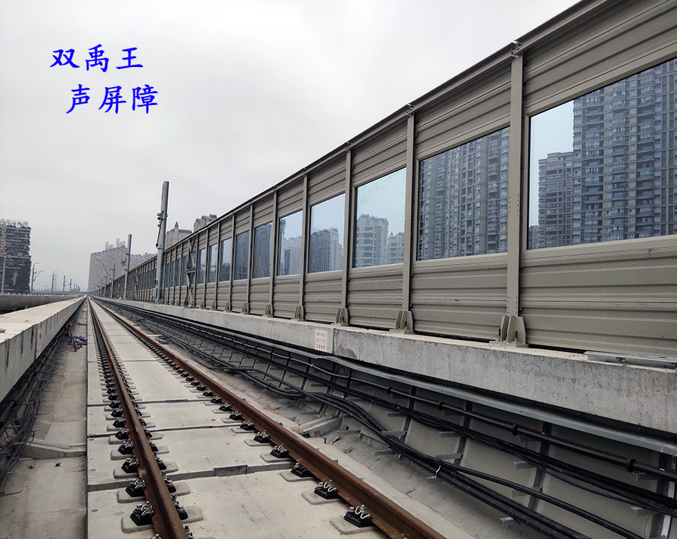 南京宁句轻轨铁路声屏障，隔音降噪组合式声屏障，金属泡沫铝声屏障